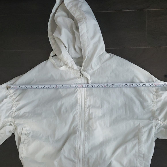 White windbreaker - Picture 7 of 9